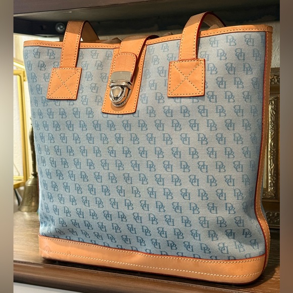 DOONEY & BOURKE Signature Logo Fabric Tote Light Blue H909C Approx 13”L x11.75”H - Picture 6 of 16